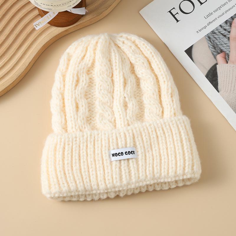 Korean-Style Versatile Loose Knit Beanie for Women - Windproof, Warm Ear Protection, Large Head Circumference, Slim-Face Design for Autumn and Winter.