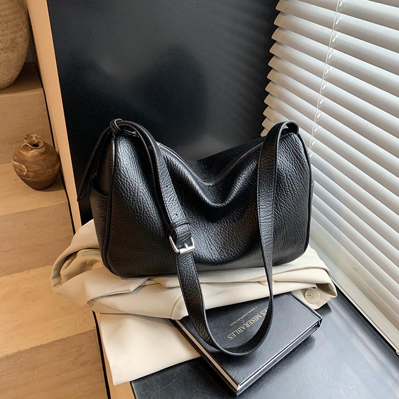 

2025 retro bag simple solid color underarm bag women s casual fresh and fashionable shoulder bag women s bag small bag 31*11*22