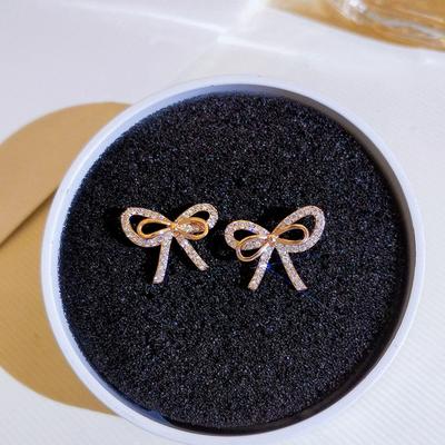 Huitan Lussu Colore Oro Orecchini a Lobo Fiocco Intarsiato Cristallo Zirconia Cubica Orecchini Fantasia da Donna Indossare Quotidiano Accessori Chic Regalo