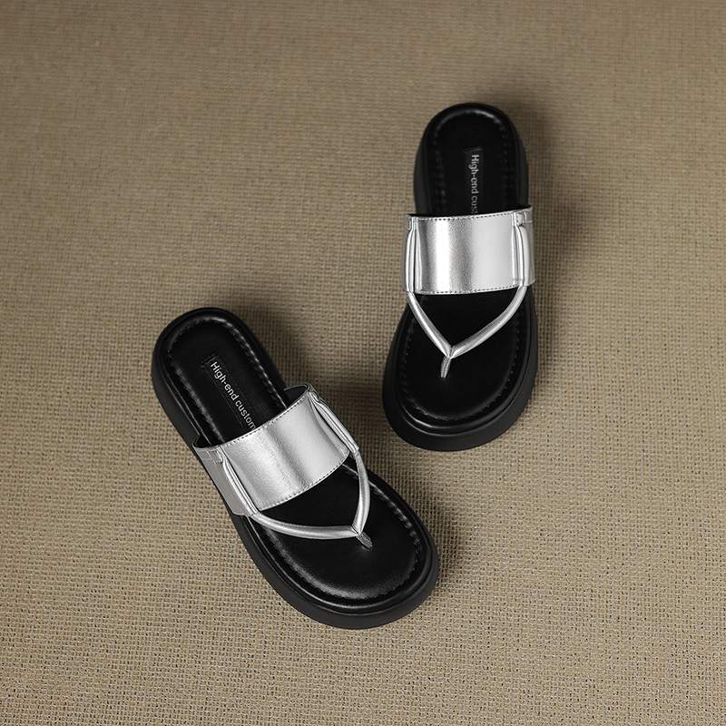 

Krazing Pot Cow Skin Summer Size 40 European Design Thick Bottom Flat Platform Women Flip Flops Sandals 35 серебряный