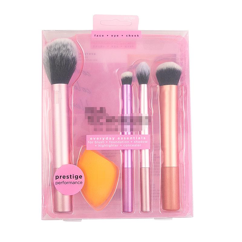 American RT Series 1997 Full Makeup Brush Set: Includes Blush, Blending, Eyeshadow Brushes, and Beauty Sponge. Exclusive.