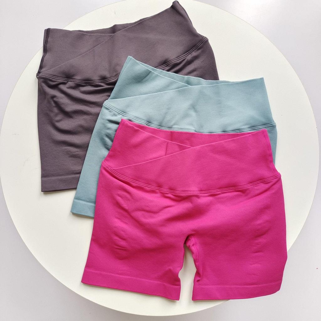 Dames Hoge Taille Geribbelde Yogashorts - Billenlifter, Kruislings Tailleband, Driekwart Lengte voor Hardlopen en Fitness