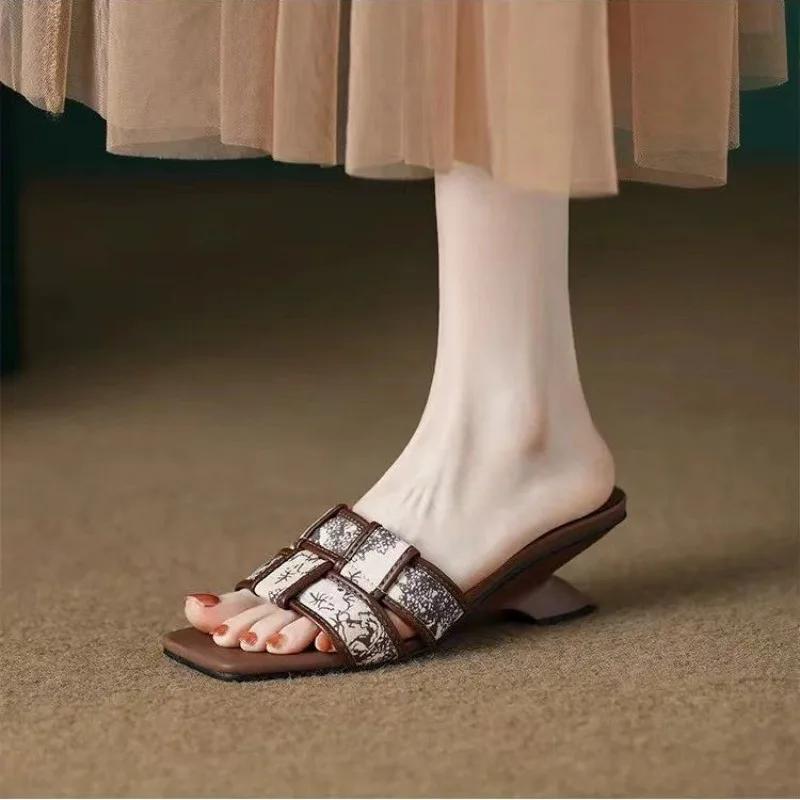 Fashion Outside Open Toe Slides Designer Luxury Pvc Chic Elegant Shoes Non Slip New Style Clappers Women's Slippers and Ladies Sandals