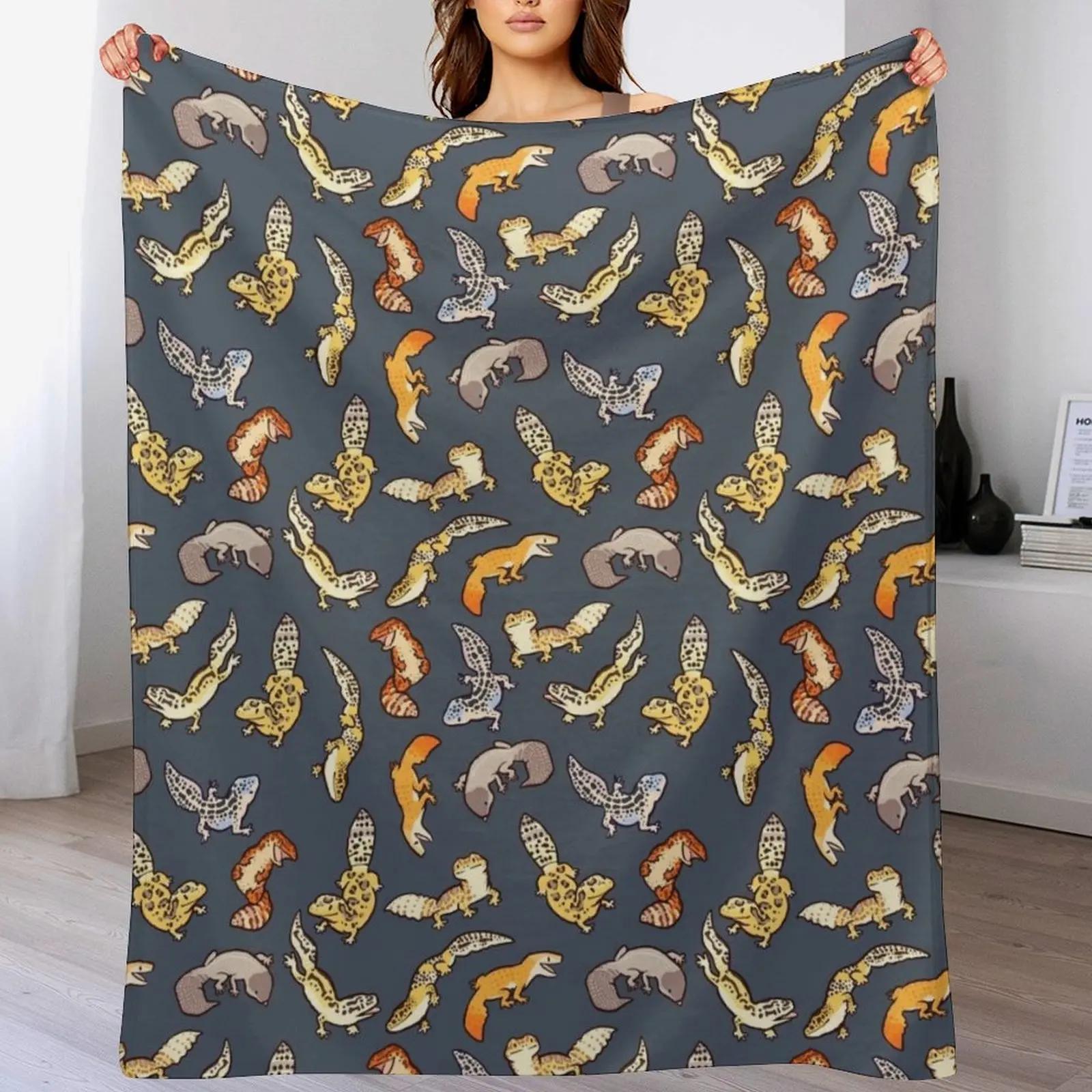 chub geckos in dark grey Throw Blanket Soft Home Decor Blanket for Couch Bedroom 102x76cm(40x30in)