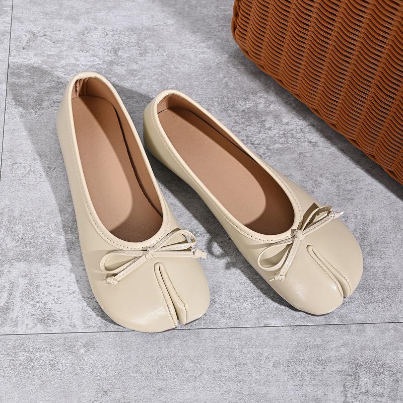 Scarpe Basse da Donna in Morbida Pelle con Punta Divisa e Fiocco - Collezione 2026: Versatile, Bocca Stretta, Design Slip-On