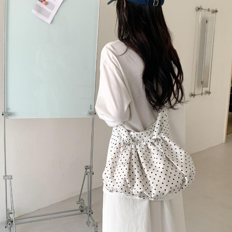 Polka dot messenger bag women's pleated drawstring large capacity leisure commuter women's bag trend new cloud dumpling bag