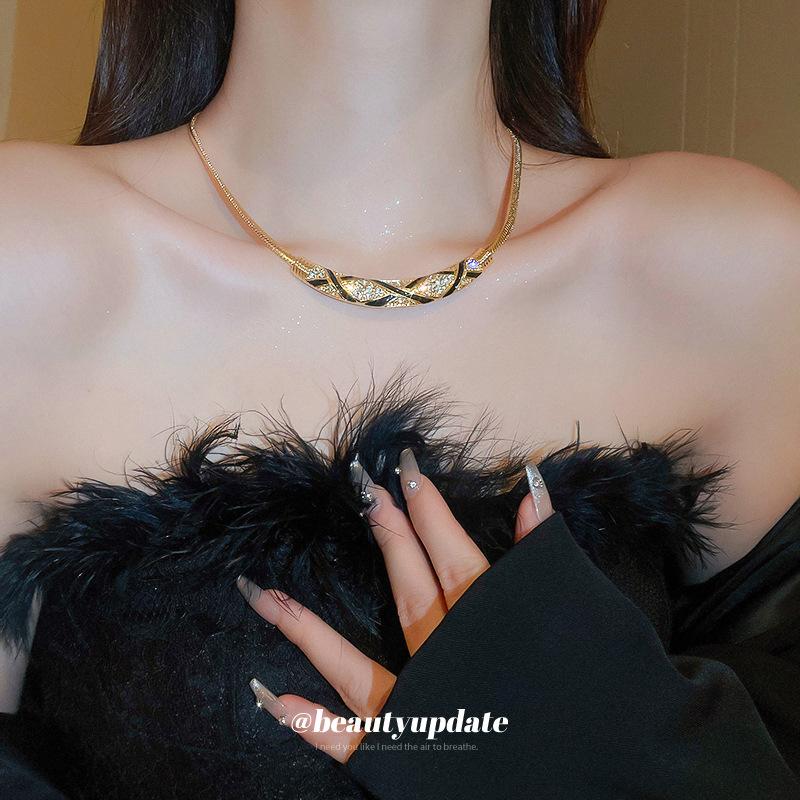 Curved Diamond Pattern Oil Drop Necklace Retro Antique Neck Chain Necklace