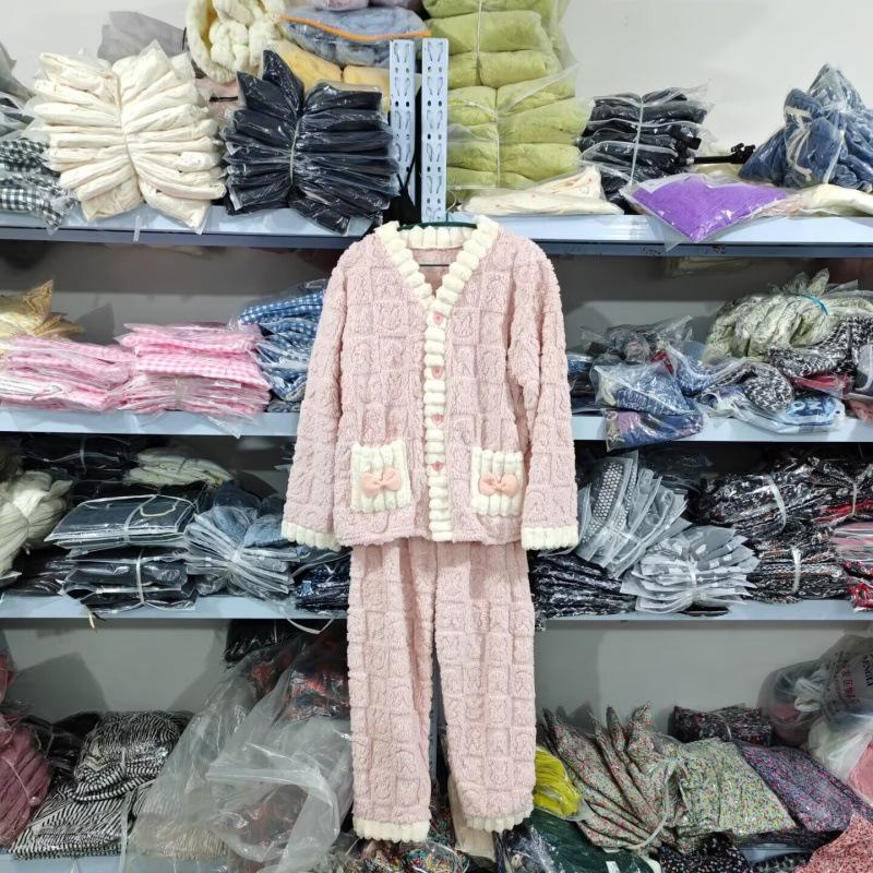 Women's Sweet Style Coral Fleece Pajamas Set with Rabbit Head Jacquard and Bowknot, Thickened for Autumn and Winter 2025.