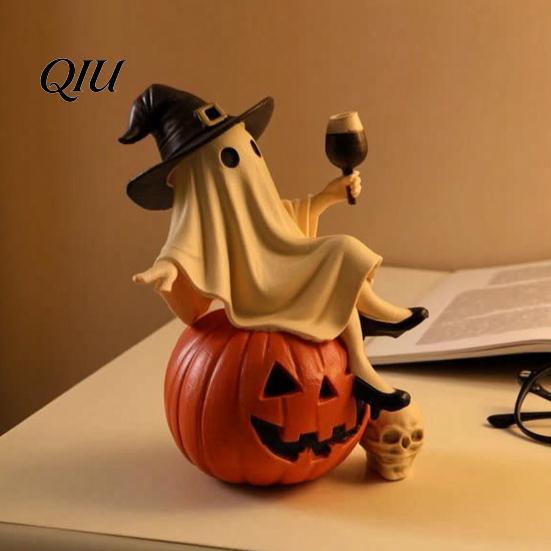 Roztomilá figurka čarodějnice, Figurka ducha, Sedící na dýni, Soška s legračním halloweenským kloboukem, Pryskyřičná stolní ozdoba pro domácí party dekorace, Strašidelná