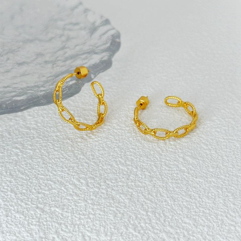 Manufacturer S Supply Fashion High Sense Interlocking Hollow Niche Atmospheric Earrings Female Spot золотой