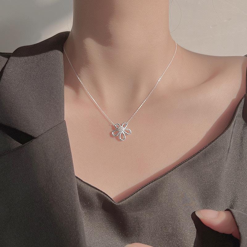 Sunflower Necklace Female Niche Design High-end Simple Color Flower Pendant Collarbone Chain for Girlfriend Jewelry
