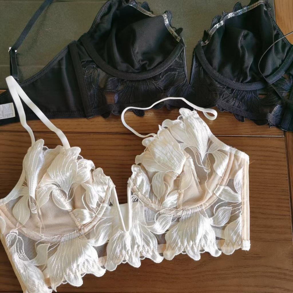 European and American Women Sexy Deep V Bra and Panties Set Embroidered Lace Lingerie Set Ultra Thin Minimizing Push Up Underwear Set