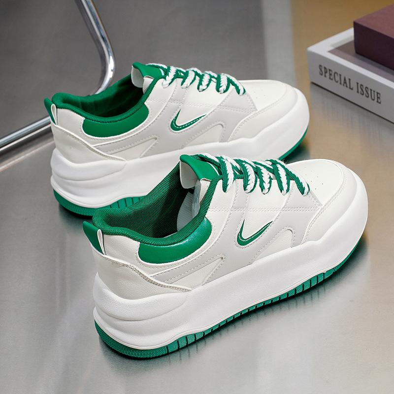 Frühling Neue Dicken sohlen Kleine Weiße Schuhe Weibliche Koreanische Version Farblich Passenden Runde Zehe Student Skate Schuhe Straße Schießen Laufschuhe