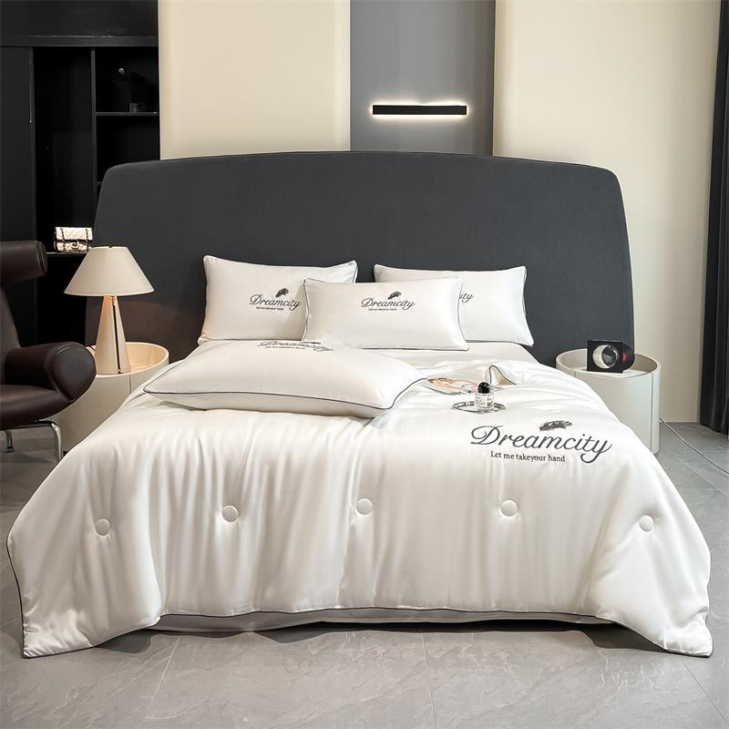 1 Piece Super Smooth, Soft and Cool Summer Quilt, Thin and Breathable, Soft and Light Beige Friendly, Technology, Suitable for Home Bedroom, Sofa