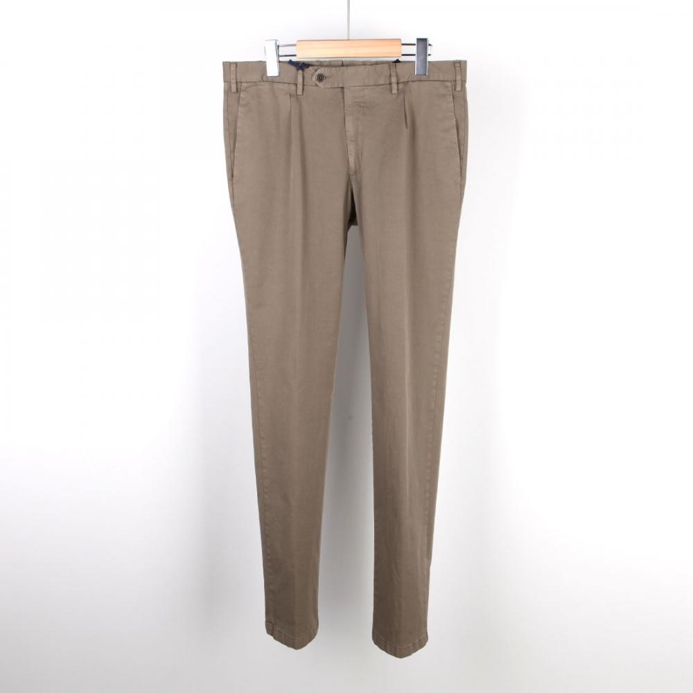

Брюки Lardini Брюки-чиносы цвета хаки EG520853 48