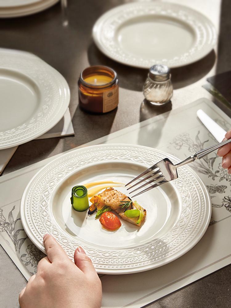 Francuski reliefowy talerz obiadowy na stek Deluxe zmysł lekki luksus gospodarstwa domowego ceramiczny talerz na makaron talerz sztućce kuchenne
