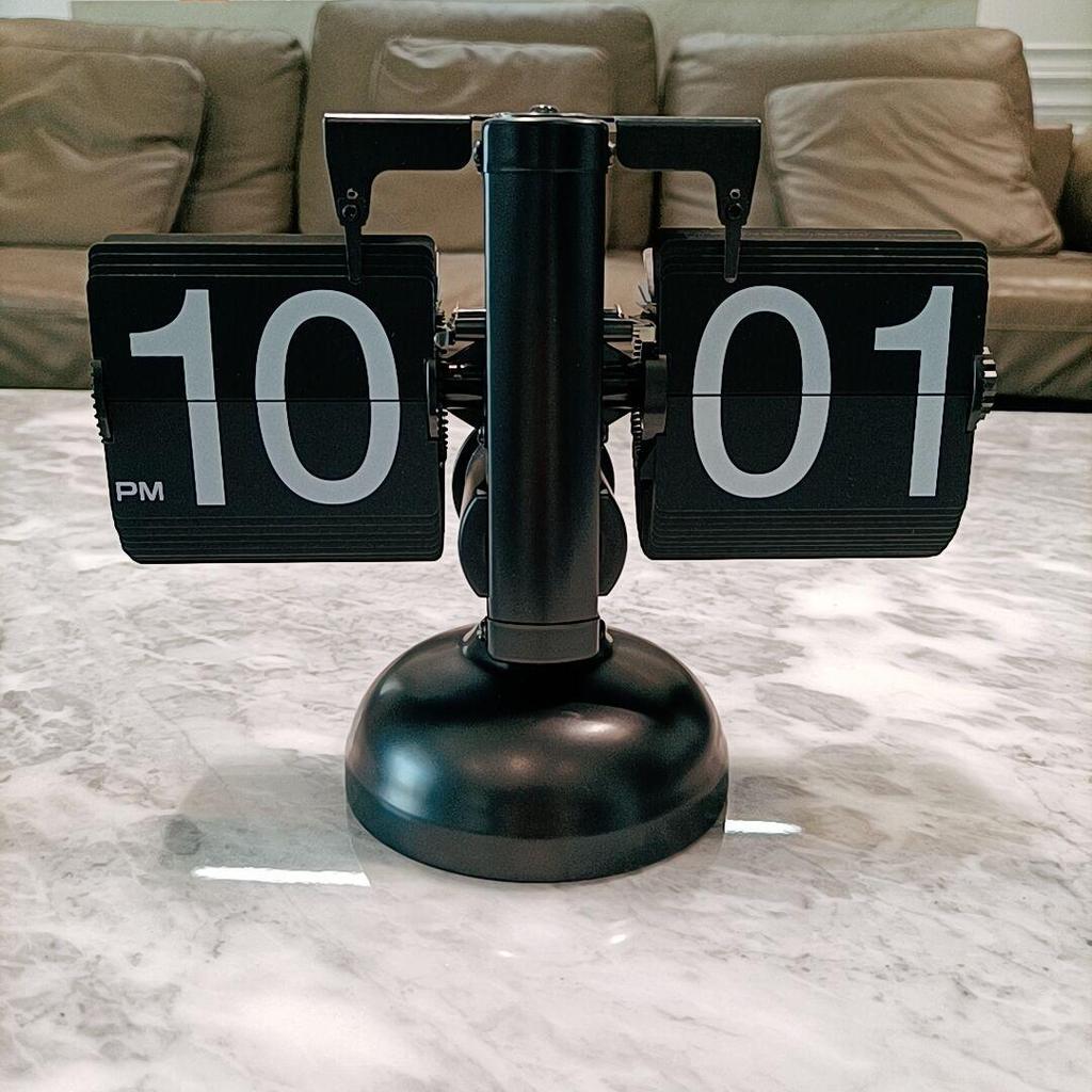 European Retro Flip Clock Table Ornament – Wang Ziru Style