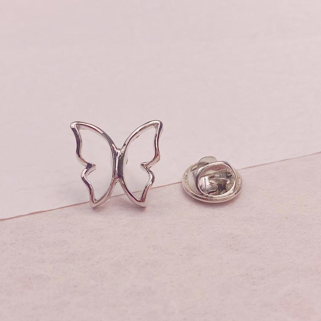Personality Hollow Metal Brooch Anti Exposure V-neck Buckles Accessories Versatile Small Brooch Pin Coat Buttons Ornaments Gifts