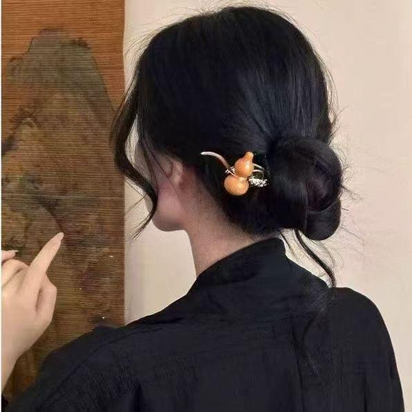 Small Chinese Style Gourd Hairpin: Ancient Design with Tassel, Copper Coin, and Bell