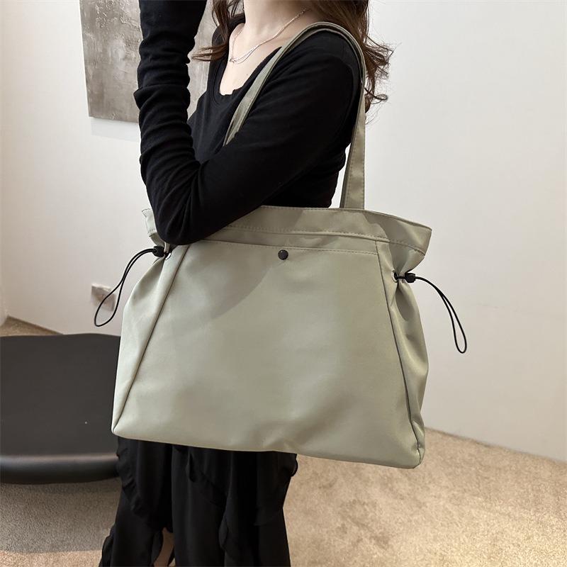 Canvas bag women's new model, popular this year, large-capacity tote bag, summer versatile shoulder class commuter bag