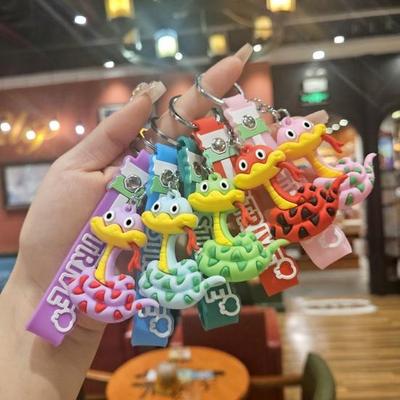 Cooler Schlüsselanhänger aus PVC mit Schlangenanhänger, dekorativer Schlüsselanhänger mit Umhängeband für Auto, Handtasche, Rucksack, Telefon, Gepäckzubehör