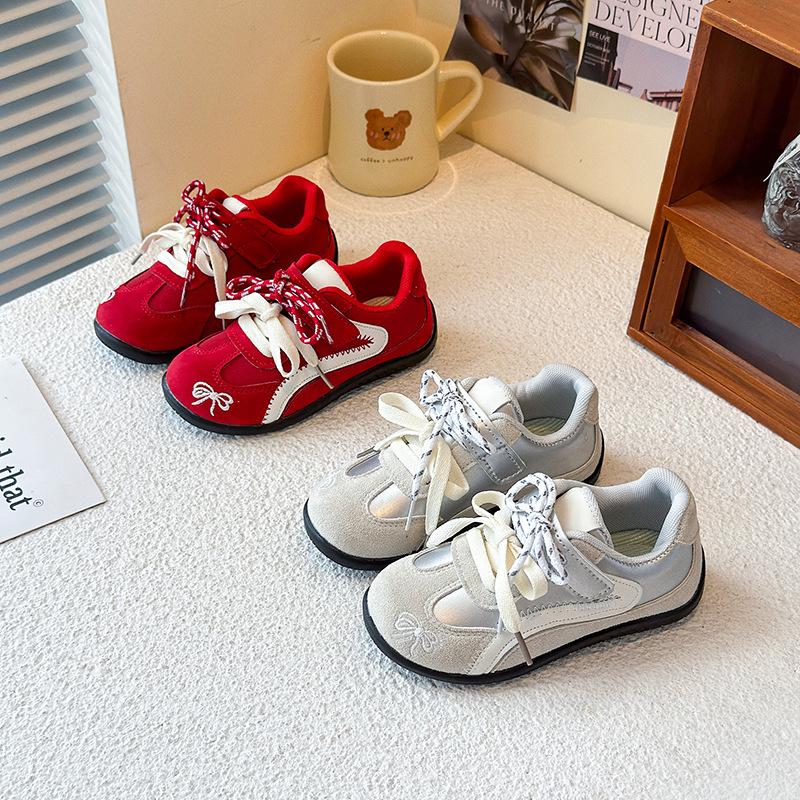 Girls' Shoes2026Spring new children's sports shoes, soft-soled, lightweight, with Velcro straps, for older boys, sneakers