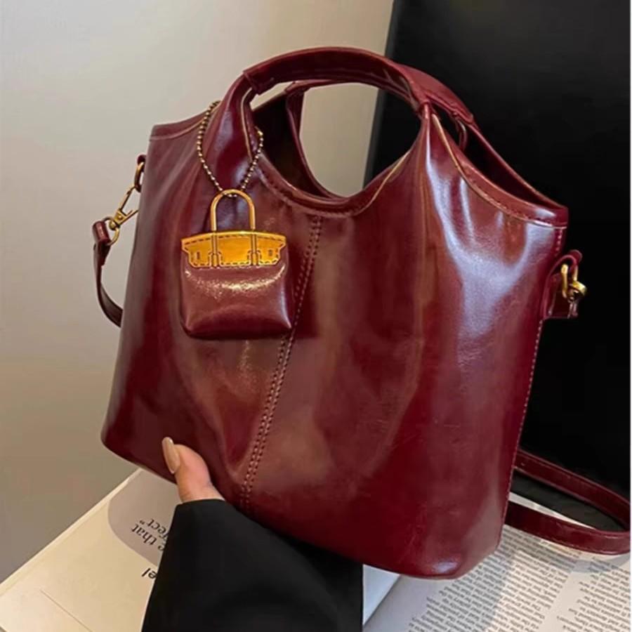 

Vintage fashion oil wax leather bucket bag women 2025 new vegetable basket handbag premium messenger bag red красный