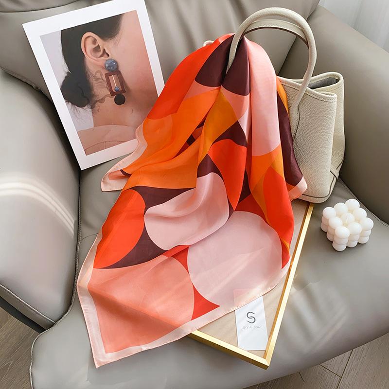 1116 Spring and Summer New Printed Neck Square Scarf Fashion Accessories Silk Scarf Women's Versatile Scarf Geometric Pattern Scarf