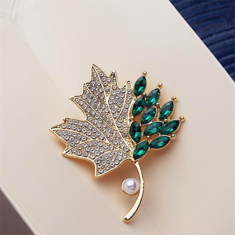 Pearl Alloy Maple Leaf Brooch Chic Pin Women Men Clothing Accessory Jewelry Suit Lapel Corsage  Year Gift