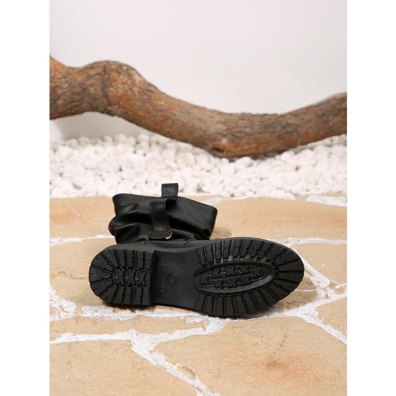 Round Scalp Belt Buckle Pleated Stack Boots 2025 Winter New Retro Plus Size British Style Thick Heel Martin Boots for Women