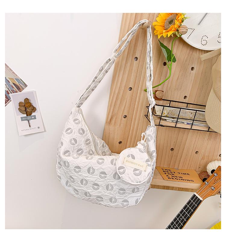 2025 New Pleated Bubble Cross-body Bag Small Fresh Texture Versatile Fashion Dumpling Bag Casual Small Square Bag Trend