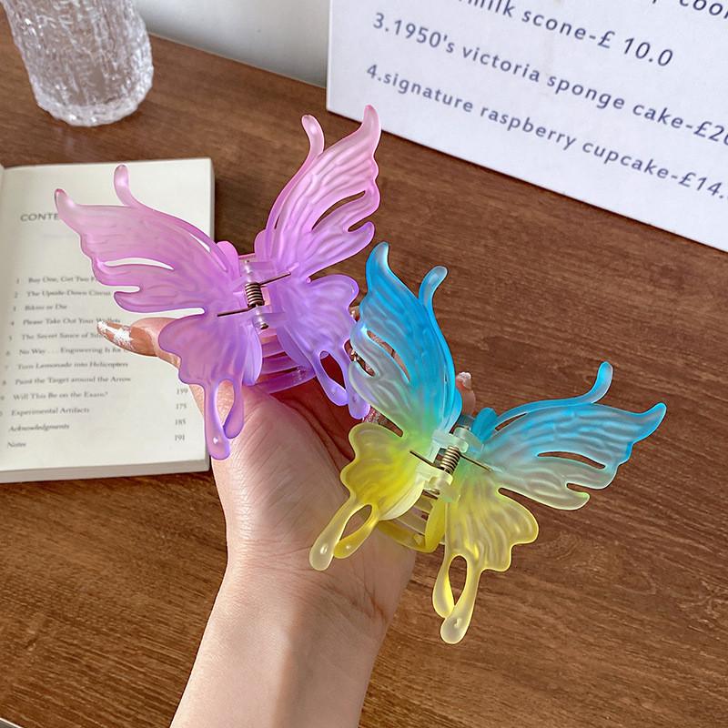 Delightful Plastic Butterfly Hair Claw Clip For Women With Exquisite Spring Design