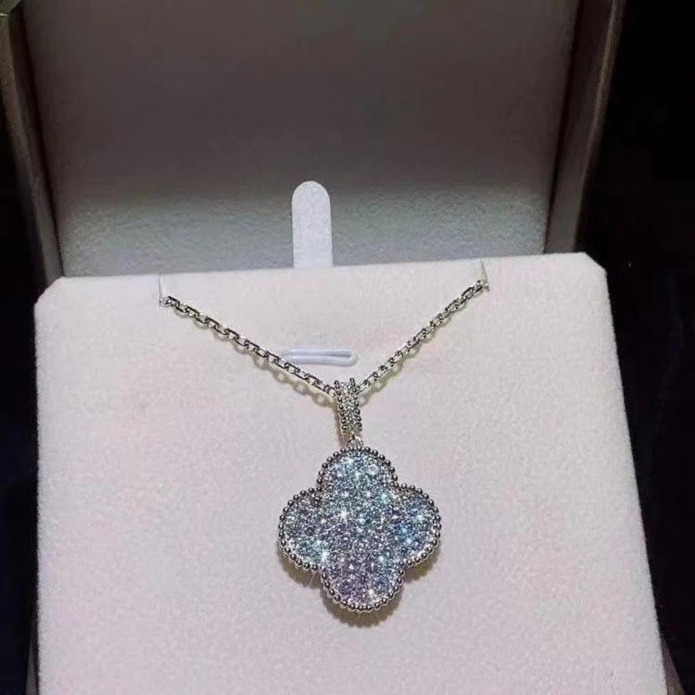 Luxury Fashion Four-Leaf Clover Pendant Necklace for Women Super Sparkling Clavicle Chain