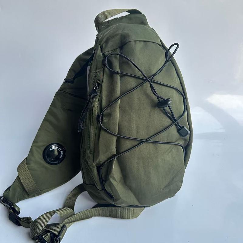 Large Capacity Men's and Women's New Men's Casual Versatile Personality Outdoor Sports Messenger Bag, Light Shoulder
