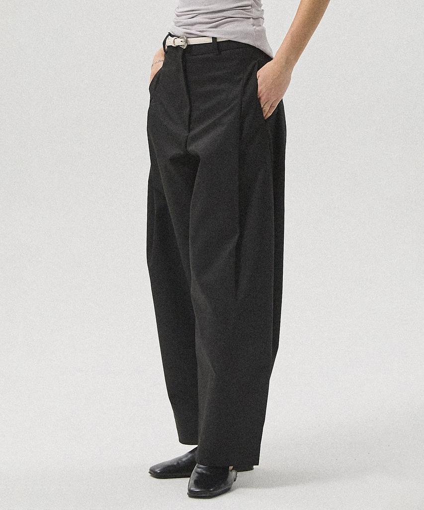 Aheule Arco Curved Chino Pants_Black