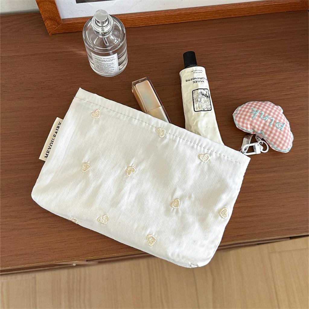 Heart Embroidered Pouch Versatile Large Capacity Makeup Bag Zipper Makeup Bag Fresh Cosmetic Storage Bag For Home Use Daily
