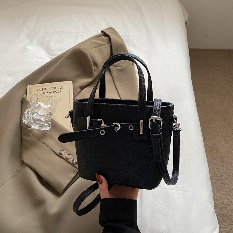 

Today s popular bags women s summer popular retro handbags commuter shoulder crossbody bucket bags чорний