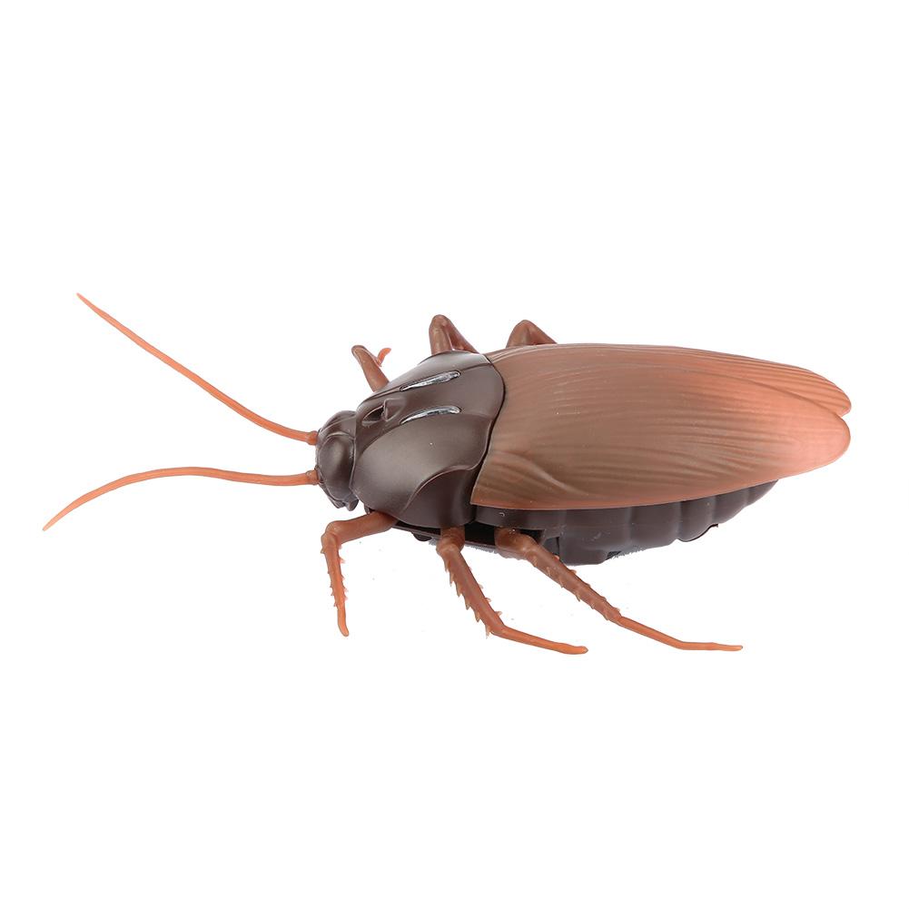 Remote Control Cockroach Toy Fake Crawling Prank Gadget for with Infrared Control for Halloween Christmas Day