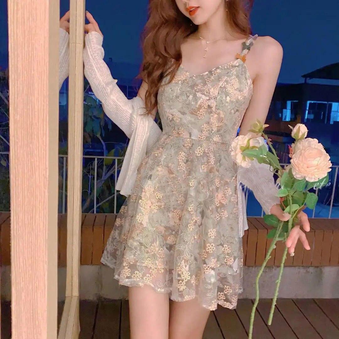 

Цельное платье с цветочным принтом, корейские элегантные платья на бретелях без рукавов, женское повседневное сексуальное мини-платье с v-образным вырезом, дизайн 2021, летнее французское платье