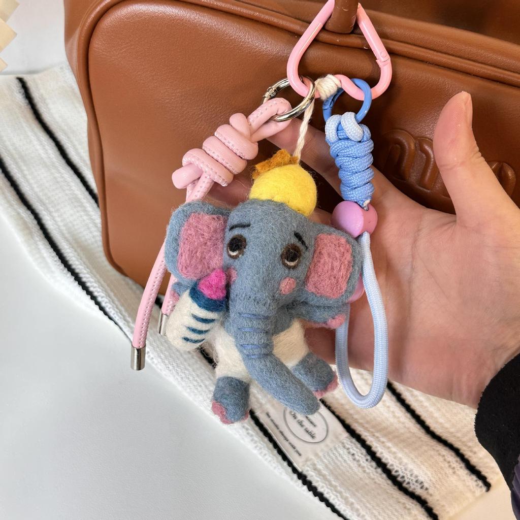 Handmade Wool Felt Elephant Keychain: Cute Backpack Accessory & Small Pendant