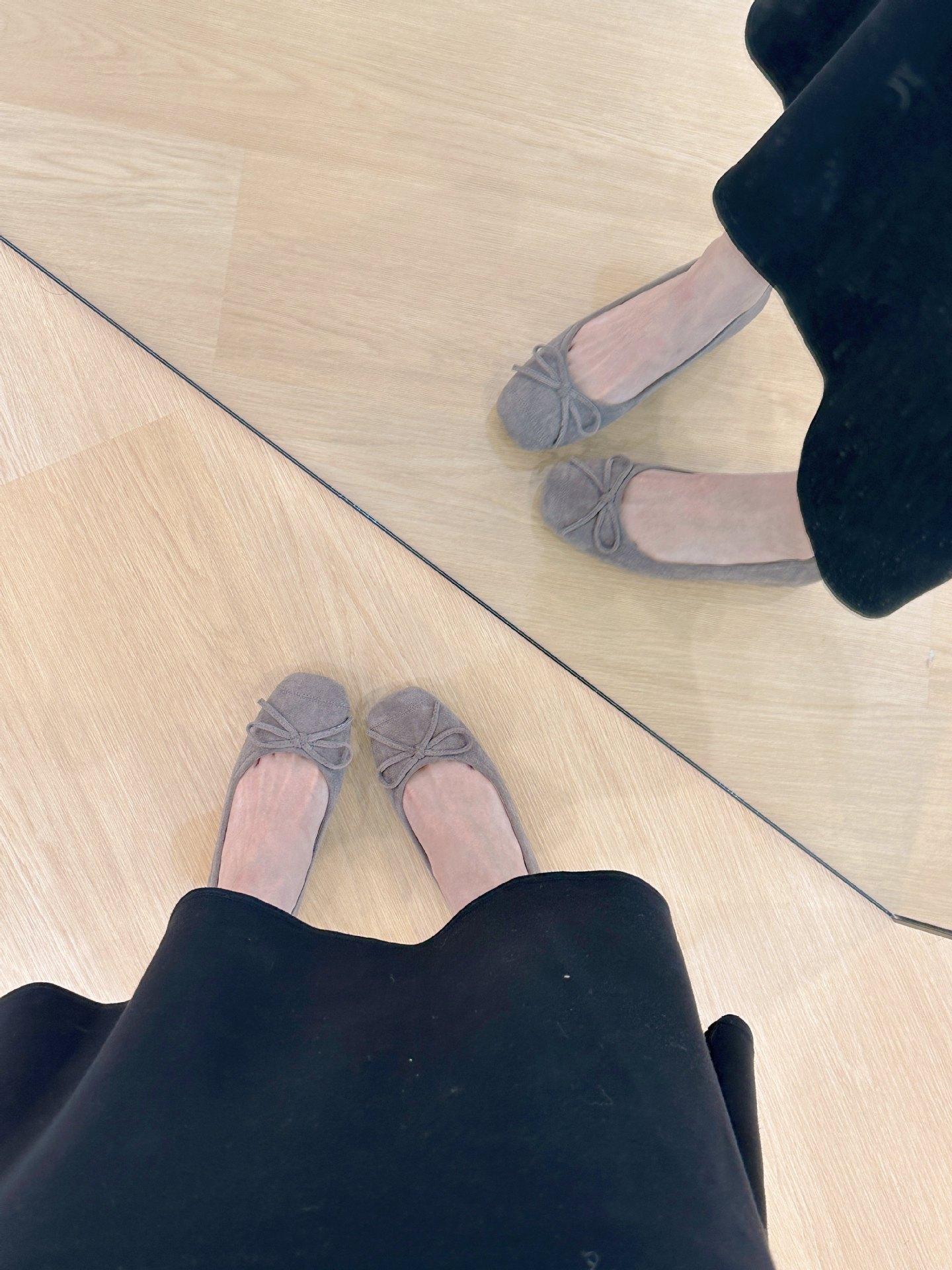 

Sheepskin small man inner height increase round head ballet style bow soft surface shallow mouth flat sole shoes women s autumn style 39 сірий колір