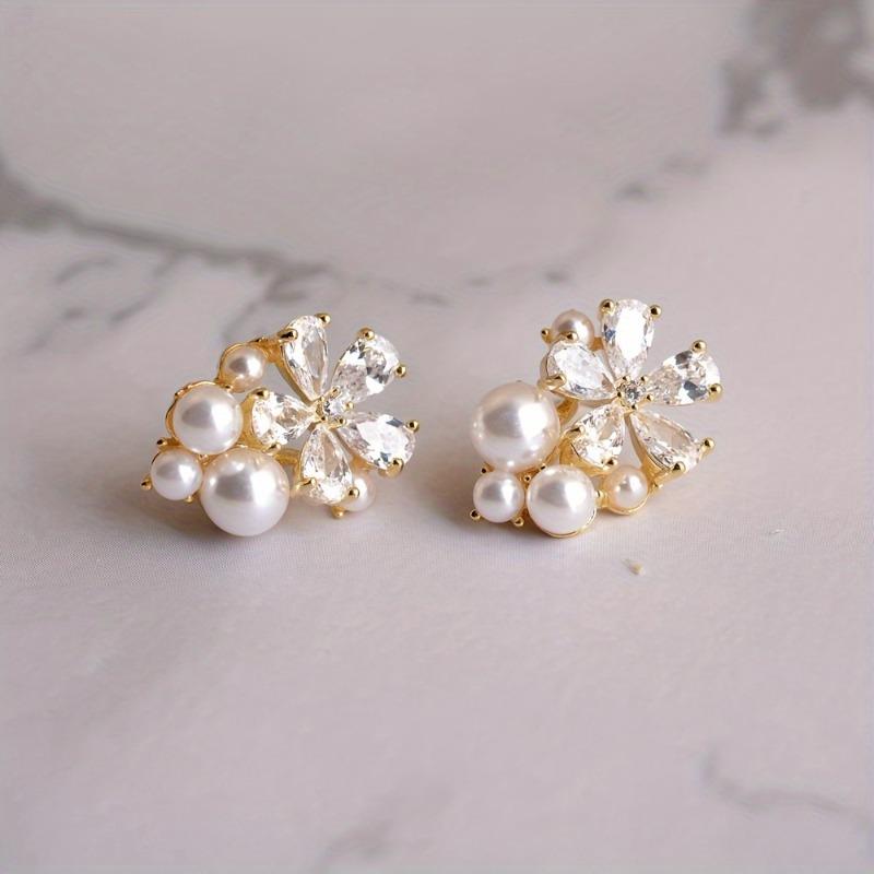 Stylish And Versatile Five-Petal Flower Stud Earrings, Small And Easy Imitation Pearl Earrings