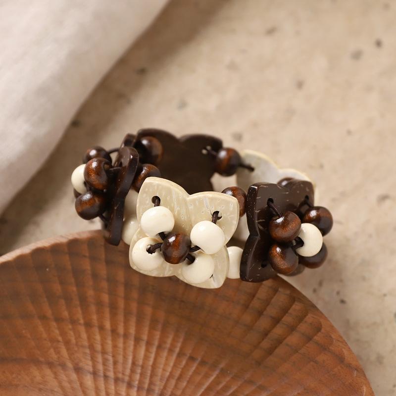 Female Bohemian Retro Coconut Shell Bracelet with Ethnic Style Beaded Charm Bracelet