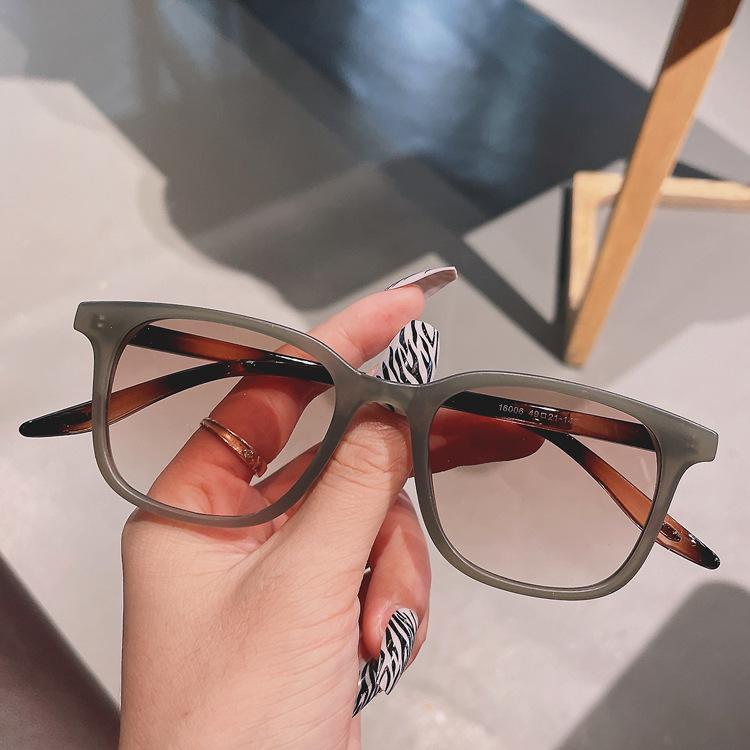 Новые модные солнцезащитные очки — фото 14