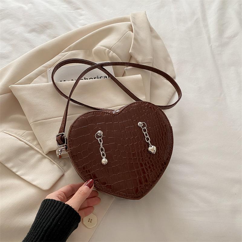 

Весенне-летняя рабочая мелочь маленькая сумка женская 2025 новая модная нишевая изысканная легкая роскошь белая сумка-мессенджер с любовью