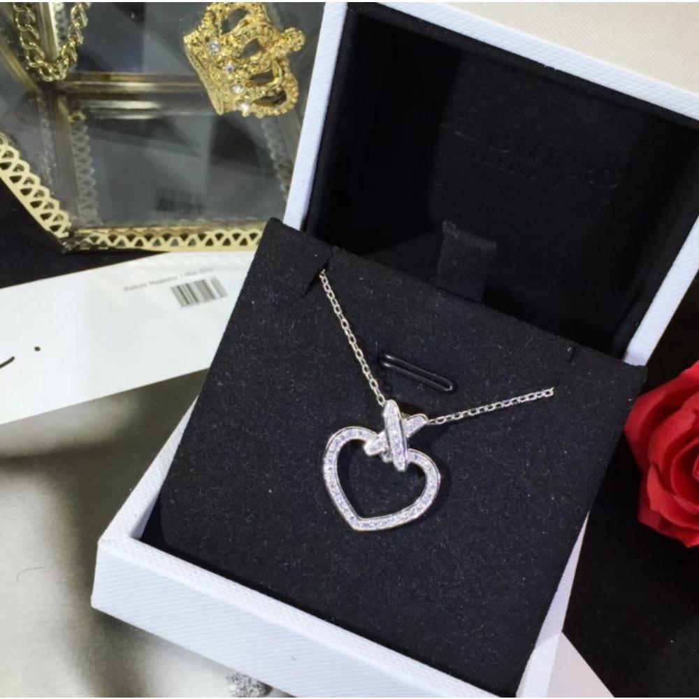 Klassische Mikro-Inlay-Kreuz-Liebeshalskette Elegant und vielseitig Pfirsichherz Schlüsselbeinkette Schmuck