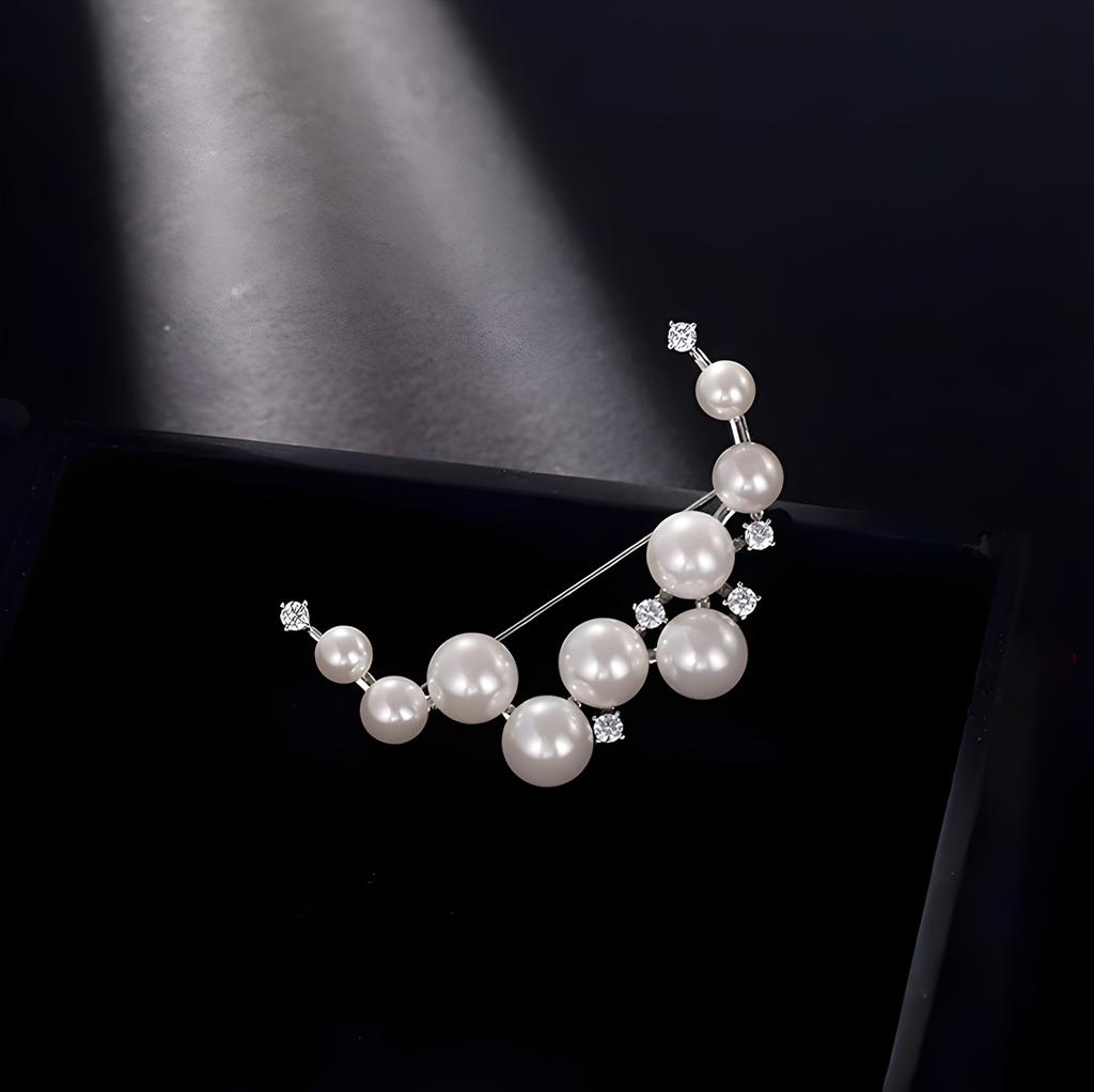 Pearl crescent brooch, high-end female luxury corsage, light luxury design sense, anti-light pin