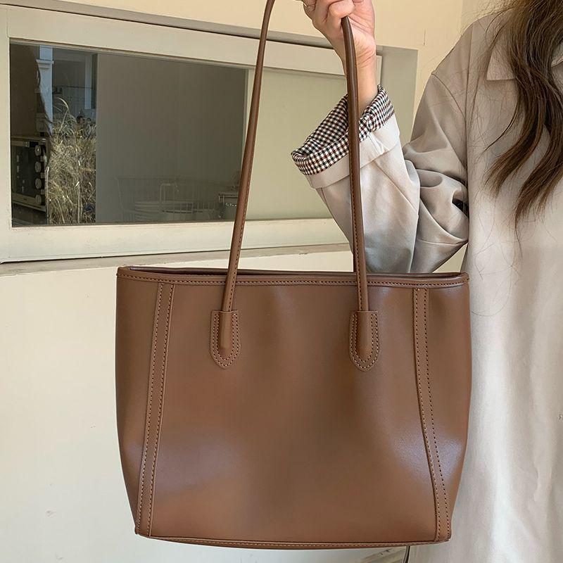Retro 2025 Large Capacity Women's Tote Bag - Trendy Korean Style, Fashionable All-Match Shoulder Commuter Bag