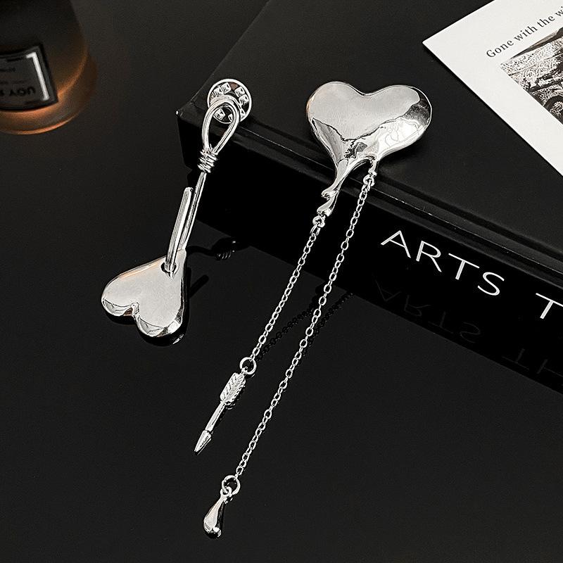 Fashion Metal Heart Tassels Chain Brooch for Women Punk Brooch Suit Jewelry Accessories Badge Best Friend Gift Brooch