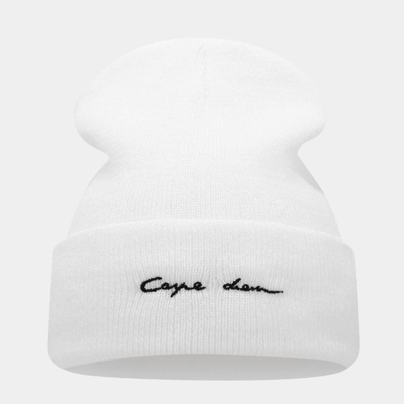 

Literary retro cold hat women s autumn and winter new dad and mom couple ear protector knitted hat small letter stack hat M（56-58cm）